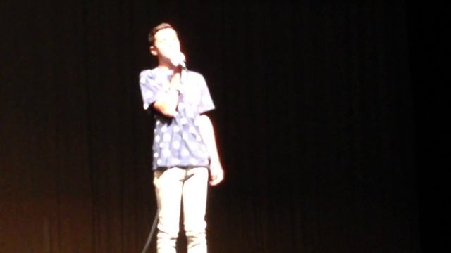 Jacob Anderson singing Little Things By: One Direction (cover) смотреть онлайн