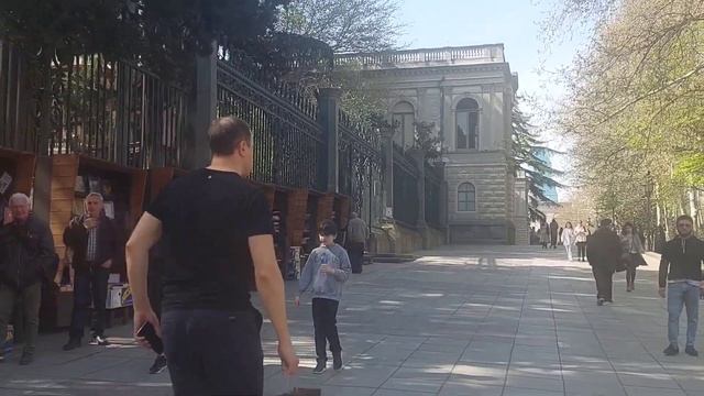 Улетаю. Обзор номера Bridge Hotel. Прогулка по Старому городу и главной улице. смотреть онлайн