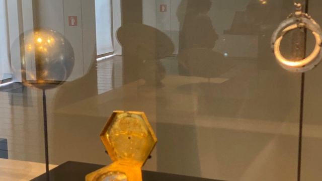 Louvre Abu Dhabi смотреть онлайн