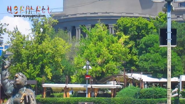 Tour Around The Opera House in Yerevan, Armenia (5 Surrounding statues) смотреть онлайн