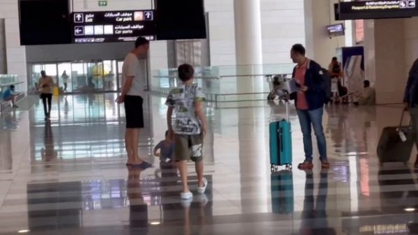 ЗАКУПИЛИСЬ АЙФОНАМИ В АБУ ДАБИ. ОБЕД С ЕГИПТЯНИНОМ. ЛУЧШИЙ ПЛЯЖ В САЛАЛЕ