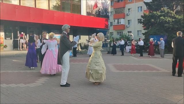 Уличный фестиваль Белгородское лето. Слушайте сильные голоса, смотрите зажигательный танцы.30.07.22 смотреть онлайн