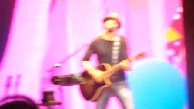 Jason Mraz and Mona Tavakoli - You Fckn Did It @ O2 Arena, London смотреть онлайн
