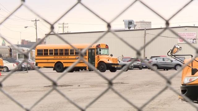 Missouri Central School Bus ends contract with St. Louis Public Schools смотреть онлайн