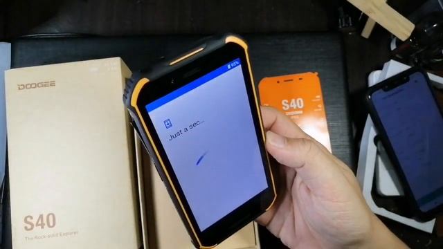Quick unboxing of the Doogee S40 waterproof phone смотреть онлайн
