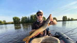 Рыбалка 2024.Ловля на спиннинг с лодки.На что ловить щуку осенью.