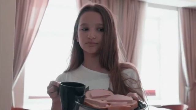 Лиза Анохина - Lonely 💔 смотреть онлайн