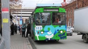 Троллейбус Екатеринбурга ЗиУ-682 КР Иваново №112 маршрут №11 на остановку «Центральная гостиница»