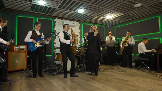 Музыкальная группа MarsFunkyBand 
Исполняет известный хит Стива Вуандера
 Stev Wonder 
Sir Duke