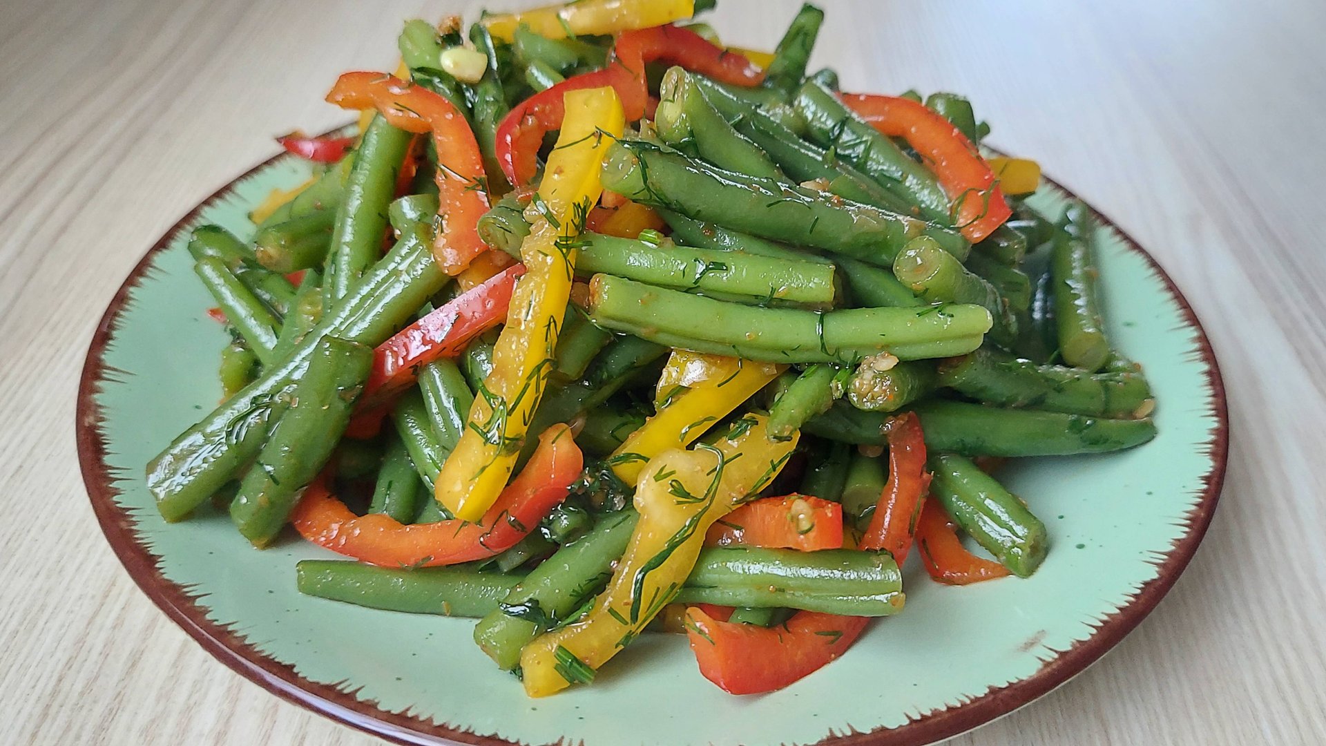 СУПЕР САЛАТ из зеленой стручковой фасоли. Этот салат готовлю на все праздники! смотреть онлайн