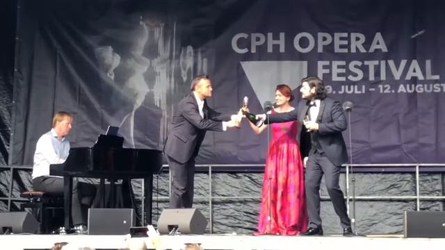 The drinking song from La Traviata смотреть онлайн