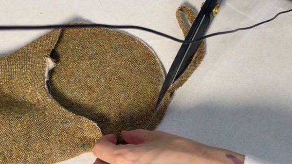 Шью пиджак из твида в стиле бохо. Вметываю рукав разговариваю)