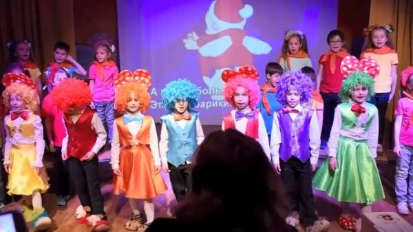 Выступление 1 "Б" класса. Хор + соло