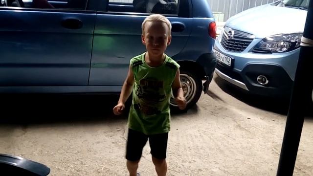 Во дворе смотреть онлайн