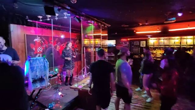 Claire Sings Karaoke! The best live version of Piece of My Heart! смотреть онлайн