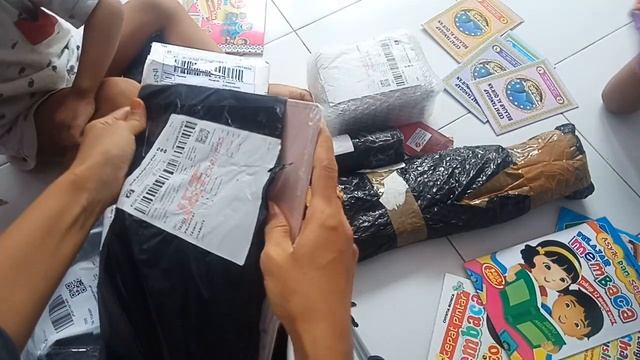 Unboxing Shopee haul 9.9 barang murah-murah mulai peralatan dapur hingga kebersihan dan buku anak смотреть онлайн