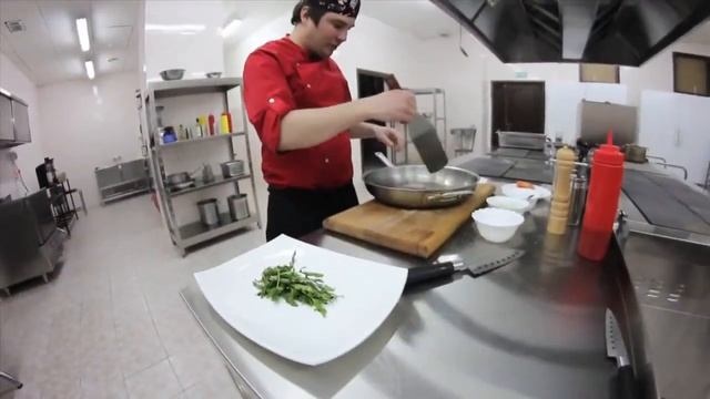 Рецепт: скалопини из говяжей вырезки со свежими томатами и рукколой смотреть онлайн