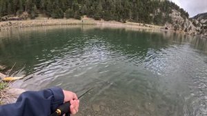 Поклевки на каждом забросе - Ловлю форель на горном озере. Не рыбалка - а чистый кайф!