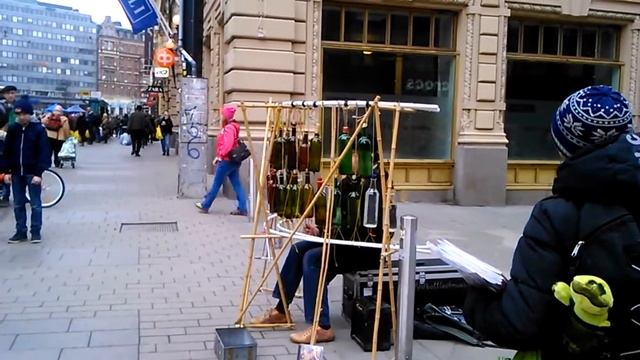 Уличный музыкант,игра на бутылках.Финляндия,Хельсинки.Street musician,playing the bottles смотреть онлайн