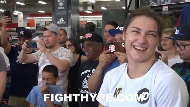 (EPIC) KATIE TAYLOR MAKES DAY OF YOUNG FEMALE BOXER, WHO STEALS THE SHOW AT OPEN WORKOUTS смотреть онлайн