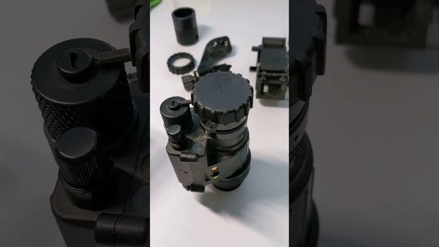 Правила користування приладами нічного бачення ПНБ на прикладі pvs14 смотреть онлайн