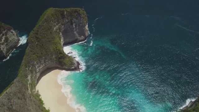FLYING OVER INDONESIA (4K) 30 Minute Drone Film + Relax Moods Music ｜ Bali, Nusa Penida & East Java смотреть онлайн