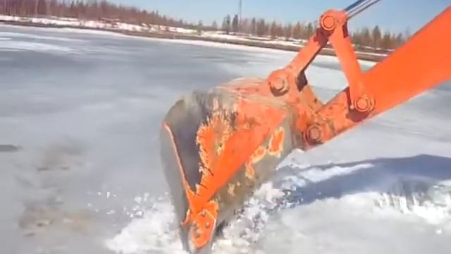 Зимняя рыбалка. Креативный метод .Лайфхак. смотреть онлайн