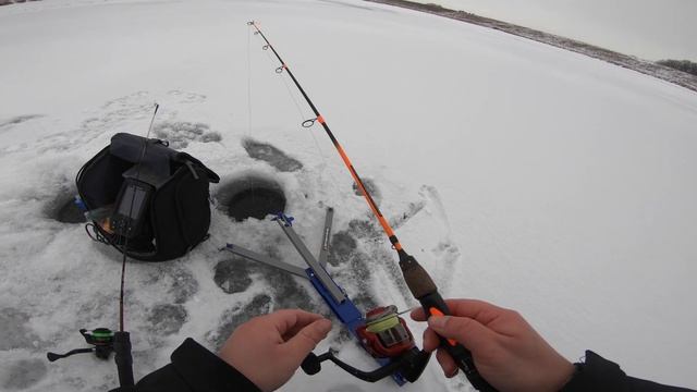 First Time Setting Up Jaw Jacker Automatic Ice Fishing Hook Setter and Rod Holder смотреть онлайн