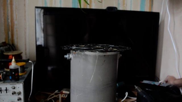 Самодельный Генератор Ван Де Граафа смотреть онлайн