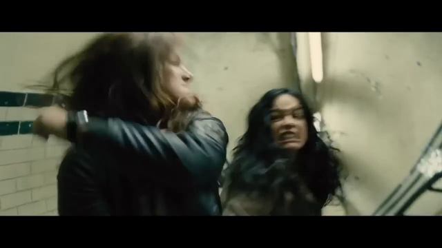 Бързи и яростни - откъс с Лети и Райли смотреть онлайн