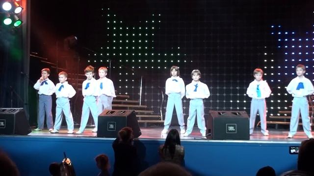 "Быть мужчиной" песня композитора Е.Зарицкой,детская шоу-группа Саманта" смотреть онлайн