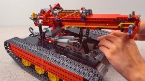 Постройка LEGO танка, который стреляет футбольными мячами LEGO