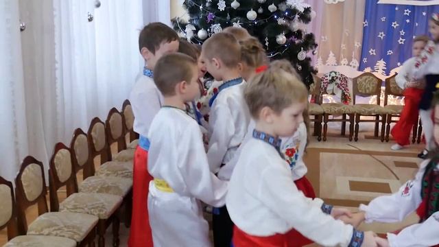 Новорічне свято 17 садок 5 гр. 2017-18 м. Червоноград смотреть онлайн