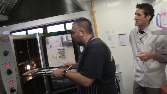 BREAK OFF | SHOCK EXIT from the UK Championship PLUS Marcus Campbell makes Yorkshire puddings смотреть онлайн