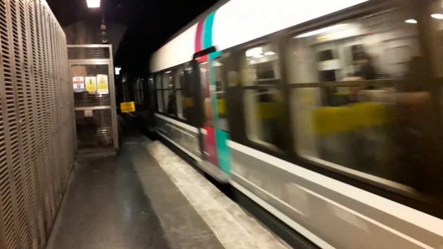 Ligne B (Rer) : Arrivé d'un MI79 R à Saint-Michel-Notre-Dame en direction de Robinson смотреть онлайн