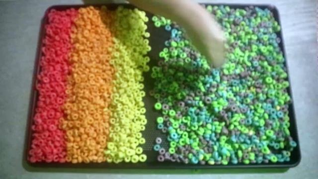FRUIT LOOPS Cereal sorted by color! #FrootLoops смотреть онлайн