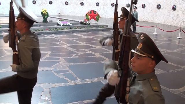 Волгоград.Мамаев курган.Родина-мать.Смена караула в Зале Воинской Славы смотреть онлайн