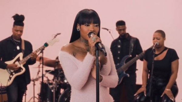 Summer Walker - Playing Games (1Xtra Live Lounge)