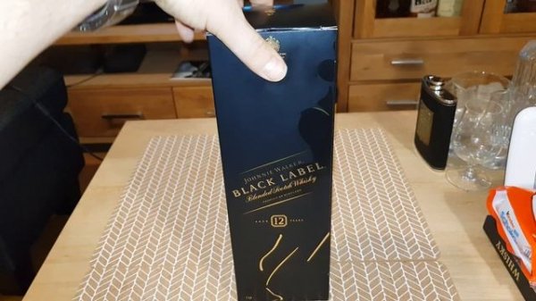 JOHNNIE WALKER BLACK LABEL 12YO BLENDED SCOTCH WHISKY (4K)
