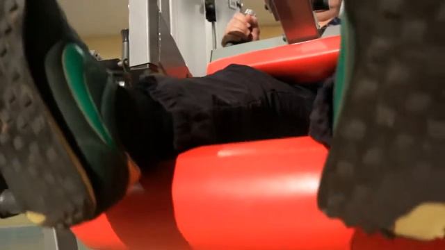 Тренировка при коксартрозе. Сгибание голени в тренажёре сидя