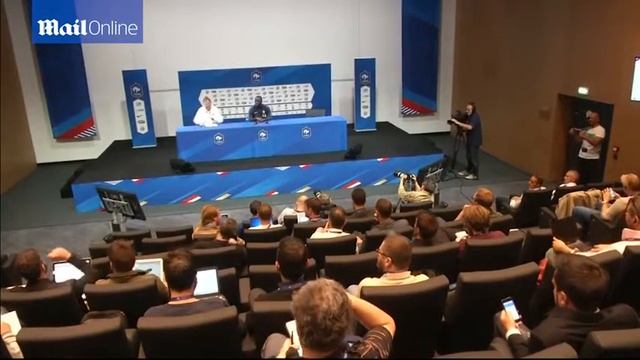 Moussa Sissoko attends news conference during Euro 2016 смотреть онлайн