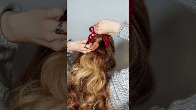 Простая и красивая прическа с крабиком #прическа #крабикдляволос #прическаскрабиком смотреть онлайн