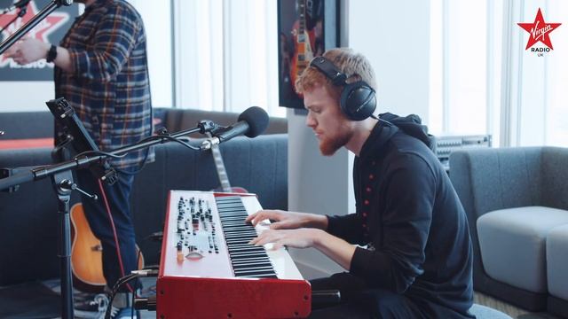 Tom Walker - Angels (Virgin Radio Live Session) смотреть онлайн