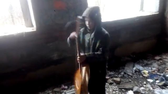 Разбиваю гитару)) смотреть онлайн