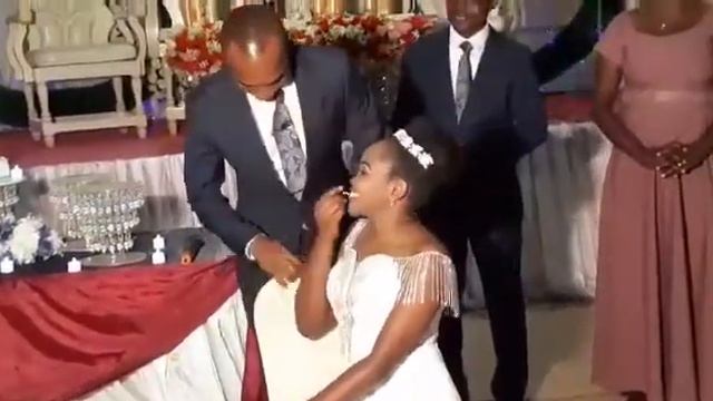 MC Goz B awaacha hoi wageni waalikwa😅😅 Usiku wa Dr. Joshua na Suzan смотреть онлайн