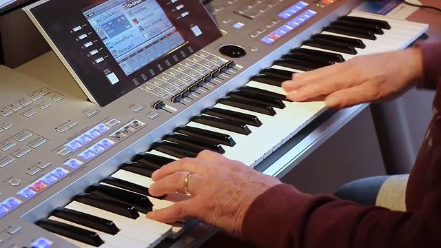 RUDI FUCHS: DONNA LUCREZIA - TYROS 4 смотреть онлайн