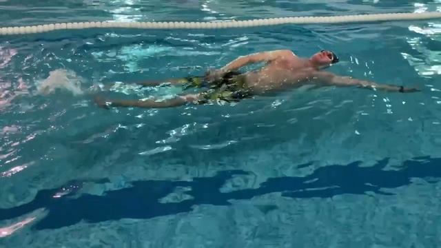 Кроль на груди! Микропаузы при Вдохах! Как их использовать, чтоб не задыхаться! смотреть онлайн