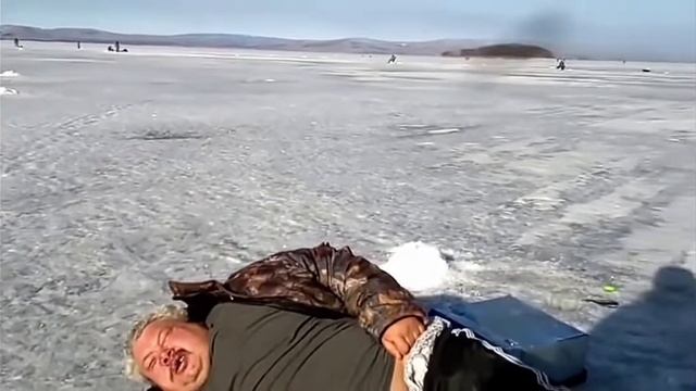 Бать клюет нормально НОРМАЛЬНО смотреть онлайн