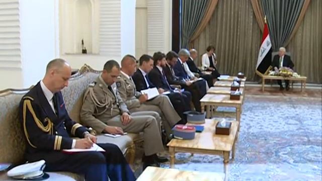 رئيس الجمهورية يستقبل وزيري الخارجية و الدفاع الفرنسيين смотреть онлайн