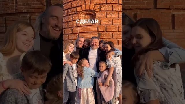 КУМОВЬЯ И КРЕСТНИКИ смотреть онлайн